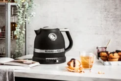 Artisan vedenkeitin säädettävällä lämpötilalla 1,5 L, Cast iron black