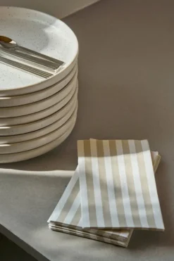 Bold Stripe paperiservetti, Valkoinen–beige, 15-pack, 33x40 cm