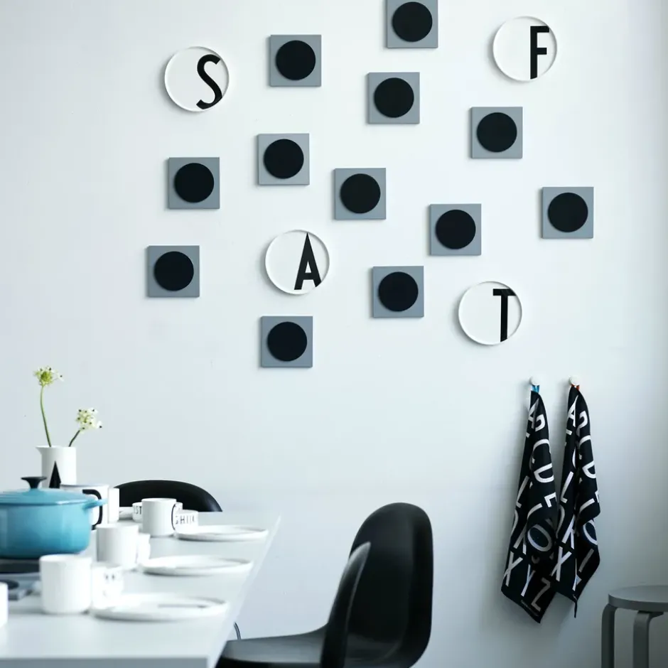 Design Letters lautanen, W
