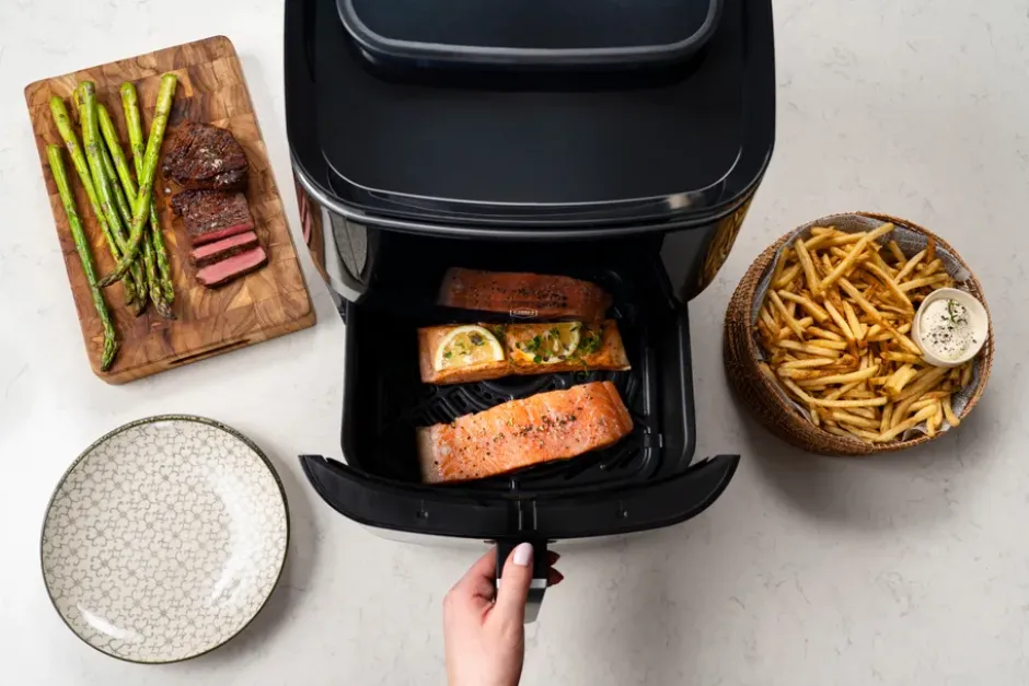 Easy Fry & Grill 3-in-1 steam + air fryer, Musta