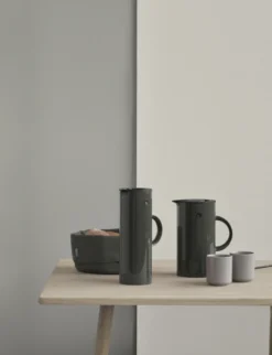 EM77 vedenkeitin 1,5 l, Tumma metsä