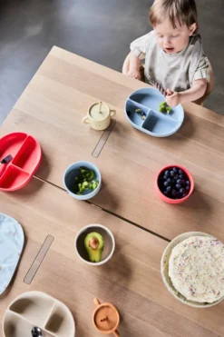 Enke suction lastenlautanen, Kirsikanpunainen