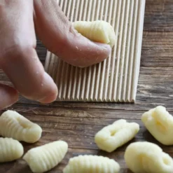 Eppicotispai gnocchi-lastain, pyökki