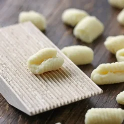 Eppicotispai gnocchi-lastain, pyökki