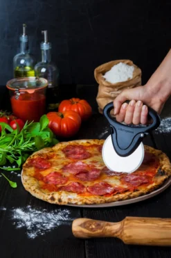 Erikoispizzaleikkuri 16 cm, Musta