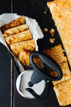 Erikoispizzaleikkuri 16 cm, Musta