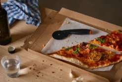 Functional Form pizzaleikkuri, Musta
