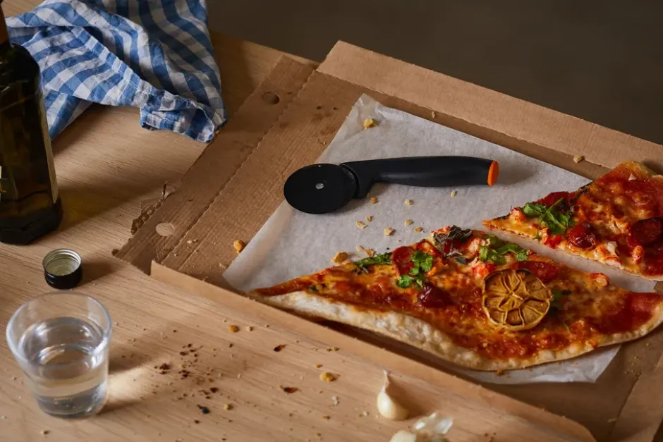 Functional Form pizzaleikkuri, Musta