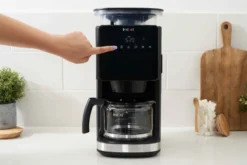Instant Pot Bean to Cup kahvinkeitin, Musta