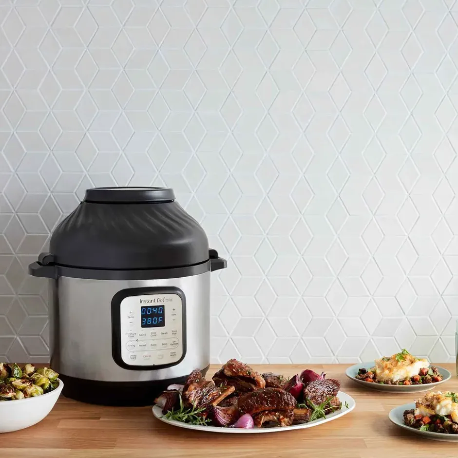 Instant Pot Duo Crisp monitoimikeitin 8 L, Musta