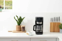 Instant Pot Infusion Brew Plus kahvinkeitin, Musta