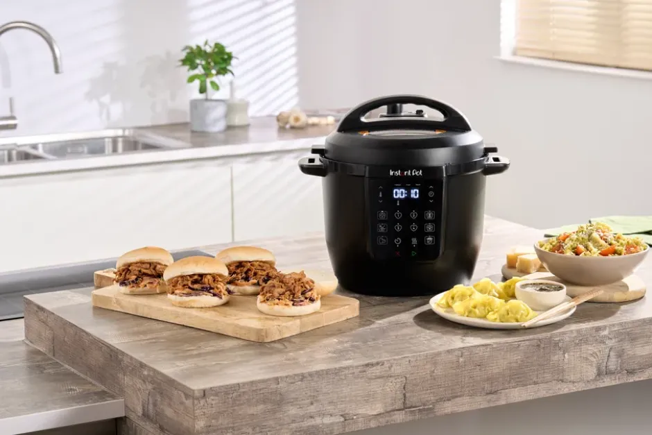 Instant Pot monitoimikeitin 5,7 l, Musta