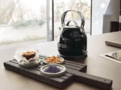 KitchenAid vedenkeitin 1,25 L, Onyx black