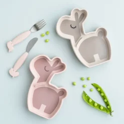 Lalee Stick&Stay lastenlautanen 13,5x18 cm, Hiekka