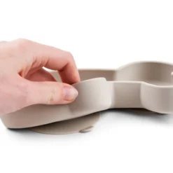 Lalee Stick&Stay lastenlautanen 13,5x18 cm, Hiekka
