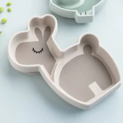 Lalee Stick&Stay lastenlautanen 13,5x18 cm, Hiekka