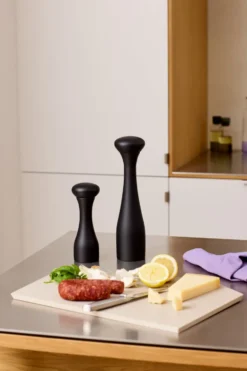 Lyon-maustemylly, Black, 19 cm