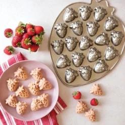 Nordic Ware strawberry bites -kakkuvuoka, 0,4 l