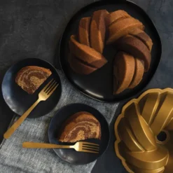 Nordic Ware 75th anniversary braided bundt -leivontavuoka, 2,4 l