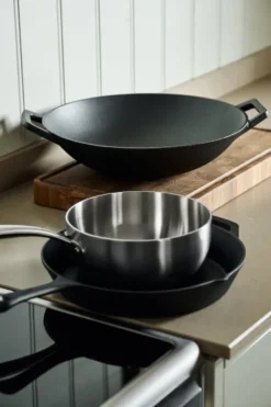 Nordwik wok-pannu Ø36 cm, Valurauta-musta