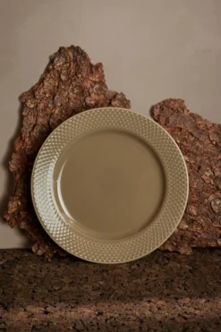 Rhombe Earth lounaslautanen Ø23 cm, Clay