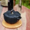 Staub kurpitsapata kivitavara musta, 0,7 l