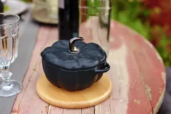 Staub kurpitsapata kivitavara musta, 0,7 l