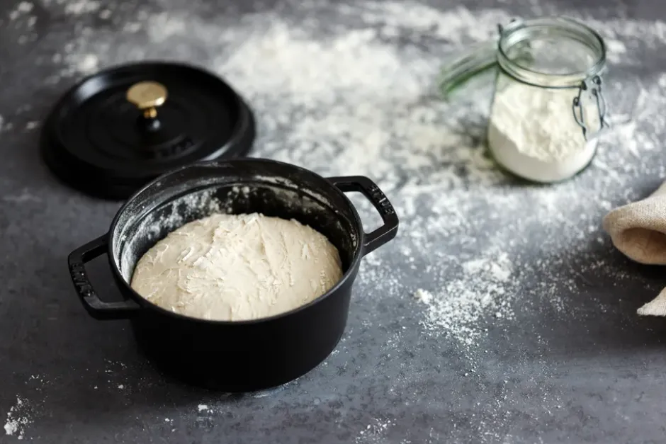Staub La Cocotte pyöreä pata valurauta 2,6 L, Musta