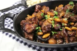 Staub ovaali uunivuoka valurauta 37 cm, Musta