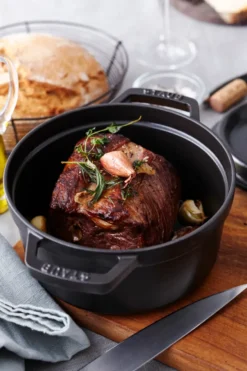 Staub pyöreä pata valurautaa, 5,2 l, musta