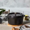 Staub pyöreä pata valurautaa, 6,7 l, musta