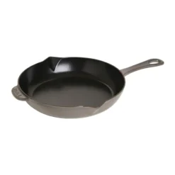 Staub valurautapannu kaatonokalla Ø26 cm, Grafiitinharmaa