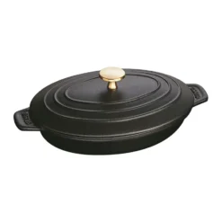 Staub valurautapata kannella ovaali 23 cm., Musta