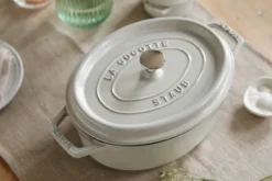 Staub White Truffle -pata, ovaali, 4,2 l