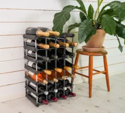 The Swedish Wine Rack Factory viiniteline koottuna, 30 pulloa musta mänty