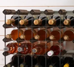 The Swedish Wine Rack Factory viiniteline koottuna, 9 pulloa tumma mänty
